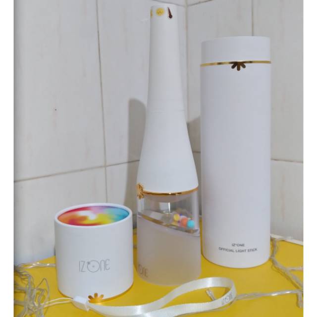 [PRELOVED] READY STOCK IZ*ONE OFFICIAL LIGHT STICK - IZONE LIGHTSTICK LS