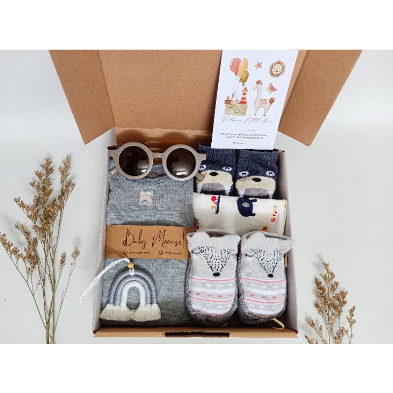 hampers bayi hadiah kado bayi perempuan set premiumselimut bayi jumper bayi sepatu bayi by baby moonset