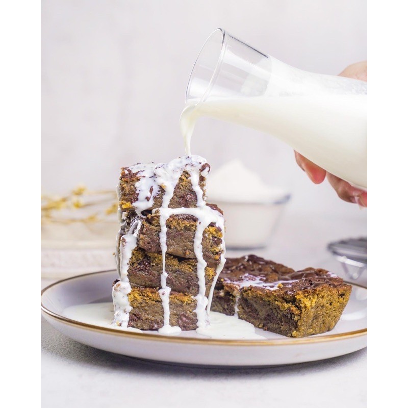 

Milk and Cookie Skillet Aurs Cakery