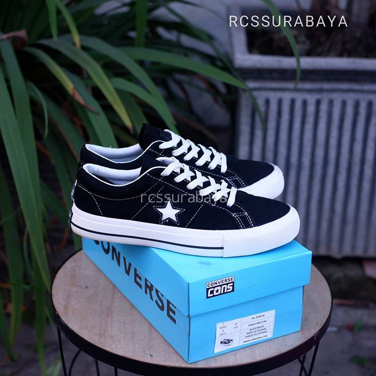CONVERSE ONE STAR BLACk WHITE