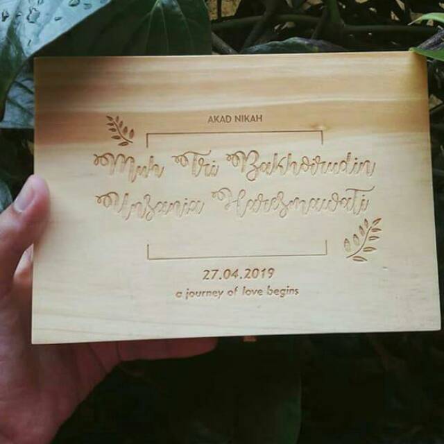 Kotak cincin tunangan