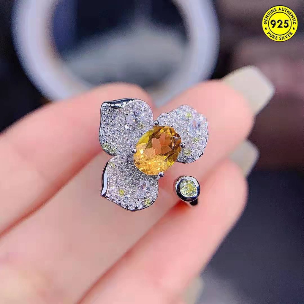 Cincin Model Terbuka Desain Tiga Daun Bunga Aksen Berlian Warna Kuning