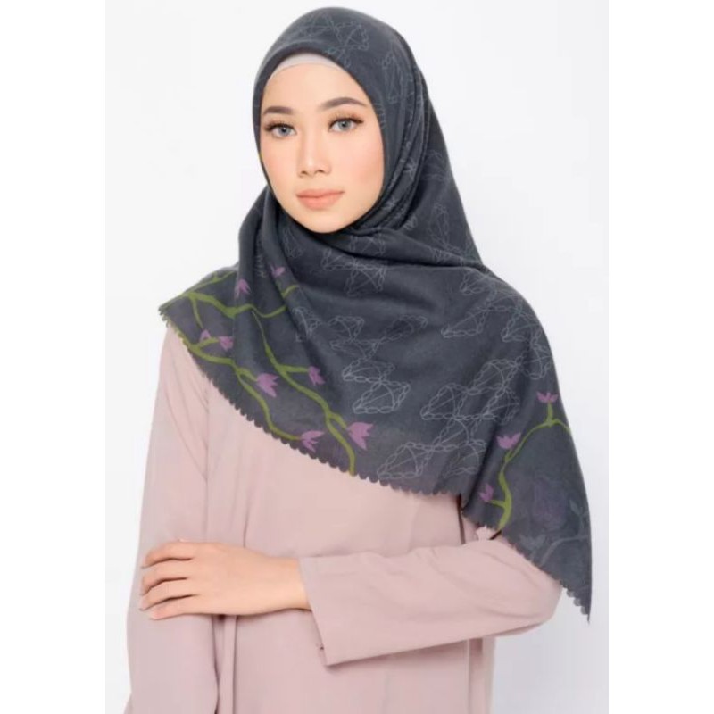 ZM Zaskia Mecca Pulau Muna Scraf Hijab Segiempat- Stone