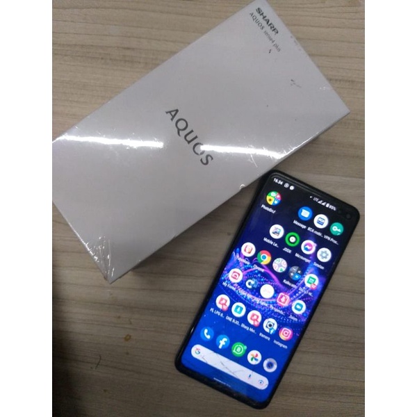 Handphone Sharp AQuos Sense4 plus