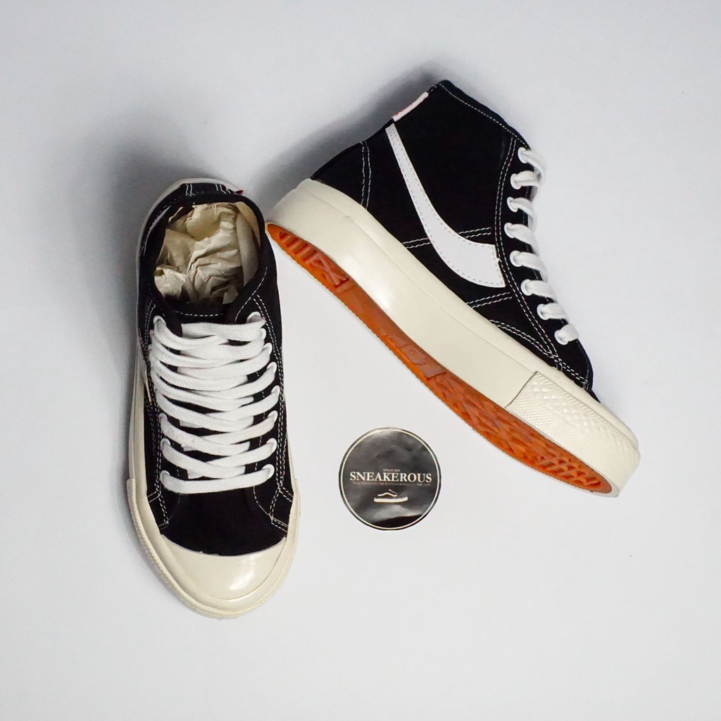 SEPATU TRAILL D COMPASS AOI HI BLACK WHITE BNIB