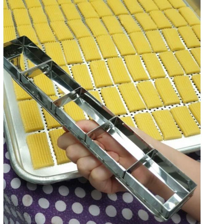 

Terjangkau Cutter cookies / alat pemotong kue 售