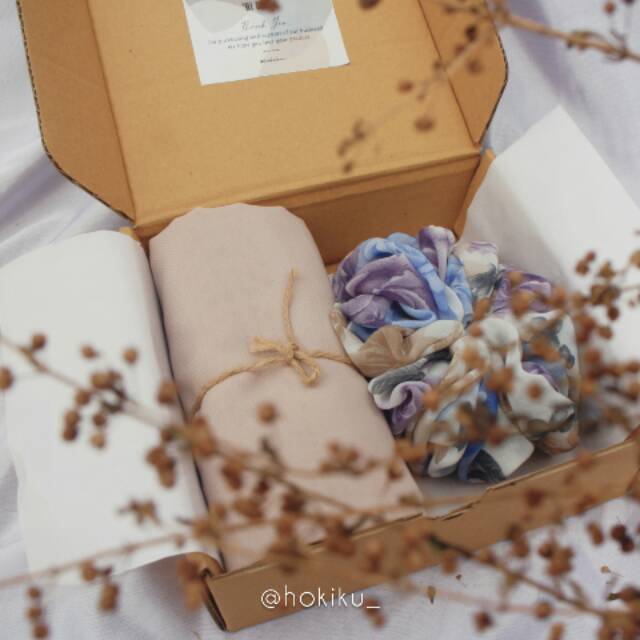 

HAMPERS BOX/GIFT BOX BELLA SQUARE & SCRUNCHIE