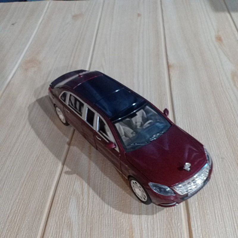 diecast mercedes benz maybach 1:24 limousine xlg