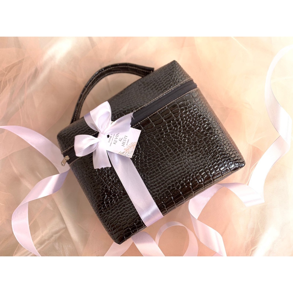 Souvenir Pernikahan Pouch Boxy Tenteng Besar Souvenir Murah Souvenir Custom Souvenir Unik