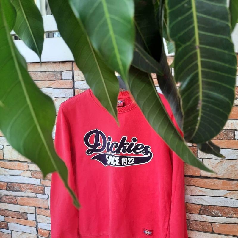 crewneck dickies merah