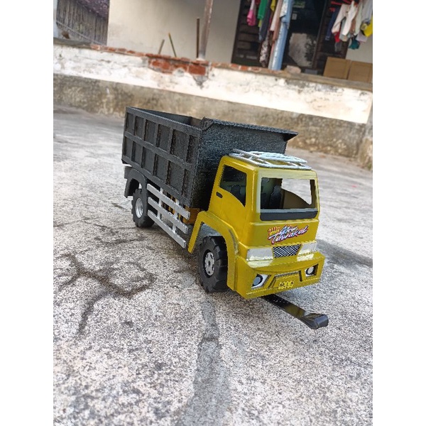 Miniatur Truk Plastik Pasir Mbois