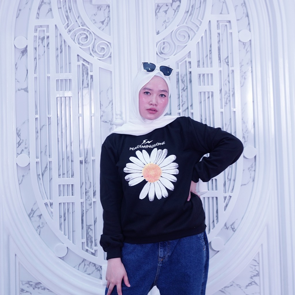 ONE DAISY BIG SUN FLOWER CRAWNECK // SWEATER WANITA TRENDY