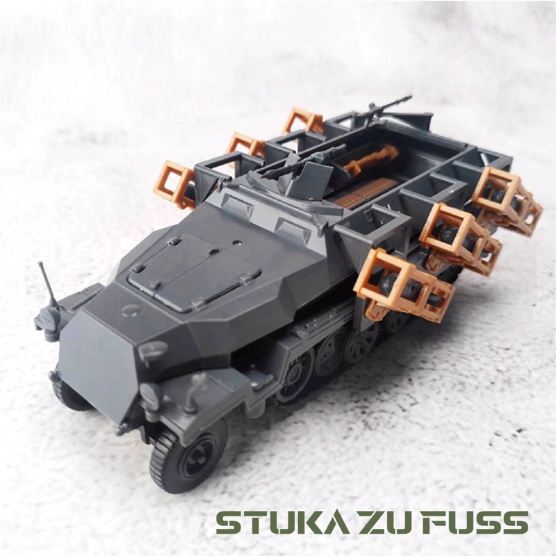 MAINAN / DIECAST / MINIATUR (STUKA ZU FUSS ROCKET MISSILE )