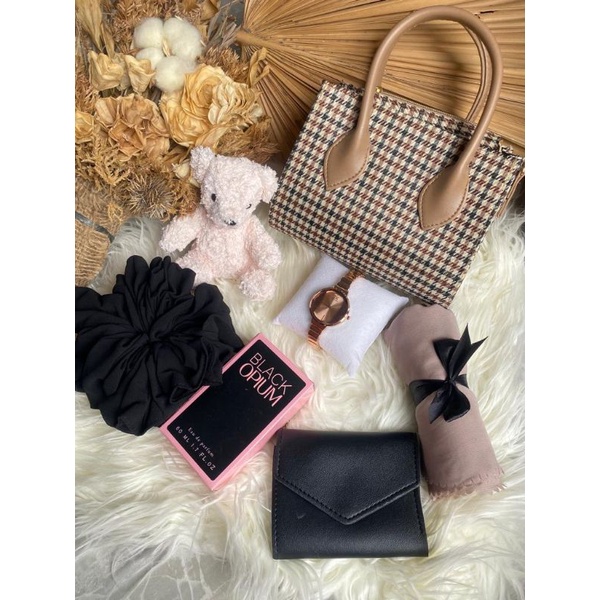 

{VINTAGE CO1} PREMIUM HAMPERS CEWEK/KADO CEWEK/KADO PACAR/ANNIVERSARY