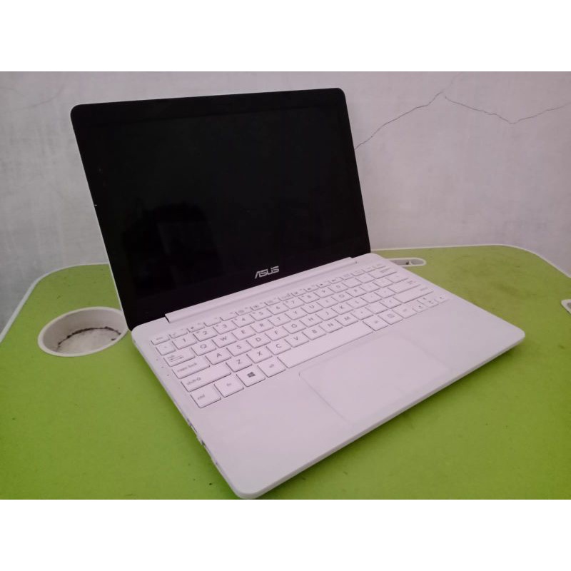 notebook netbook Asus E203 intel N3350 ram 4GB E203MAH E203M 11.6 inch normal jaya