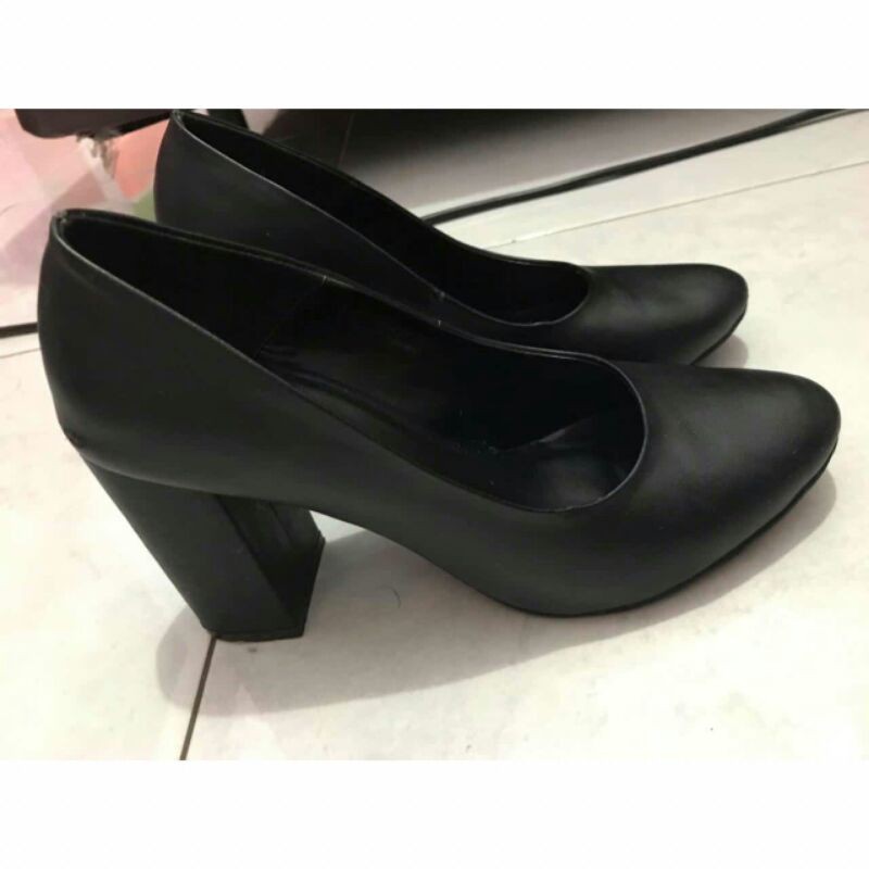 Sepatu pantofel wanita "NOCHE"