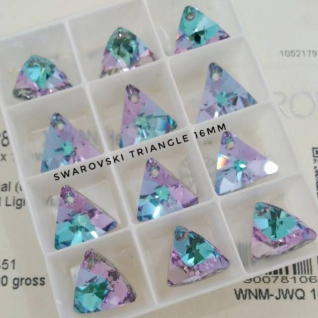 CRYSTAL SWAROVSKI ORIGINAL TRIANGLE 16MM CRYSTAL SWAROVSKI ORIGINAL SEGITIGA 16MM