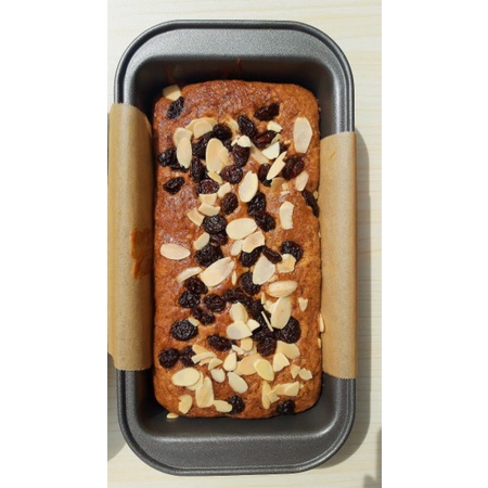 

RAISINS & ALMOND BANANA LOAF