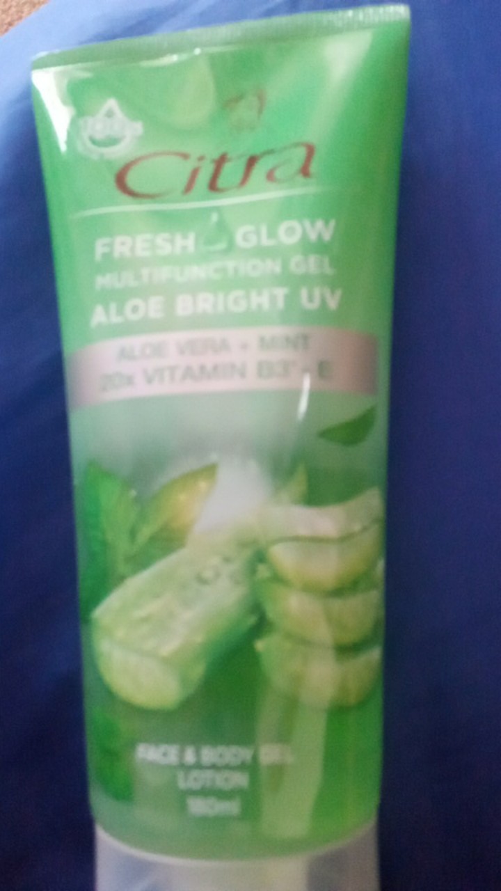 Citra Fresh Glow Multifunction Gel  Bright Uv 180ml