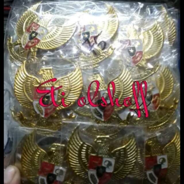 Pin garuda peci