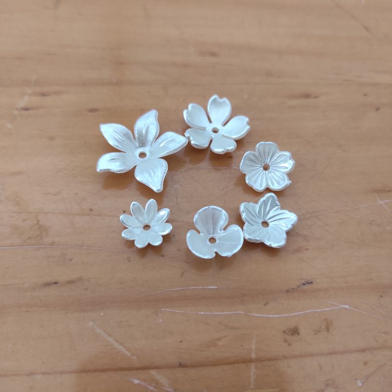 45pcs - 190pcs kelopak bunga mutiara mini bw
