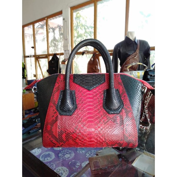 Tas Gyvensi Ular Python Asli