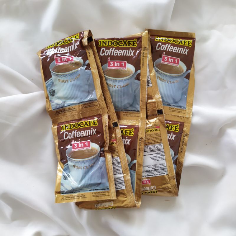 

Indocafe Coffemix 3 in 1 Kopi + Krimer + Gula (20gr x 10)