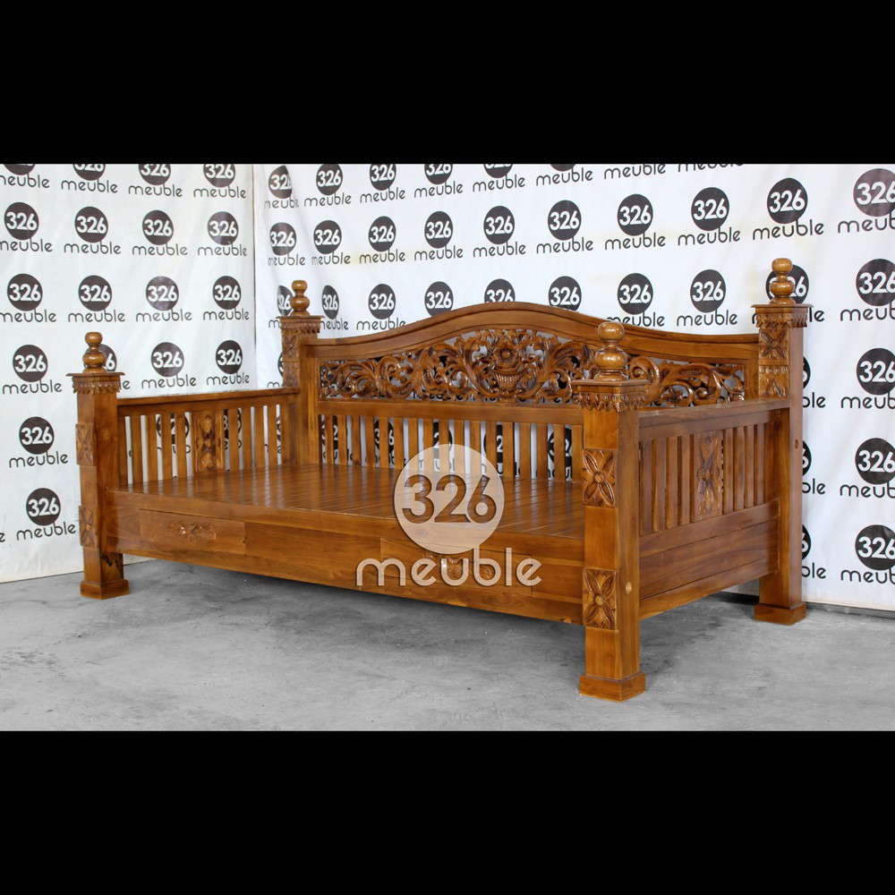 Bale-Bale Rahwana Jati, Bangku Rahwana Jati