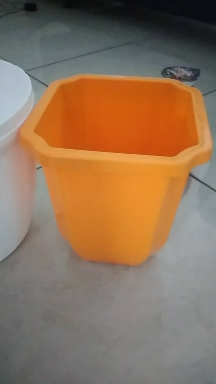 Pot Bunga Plastik Terra