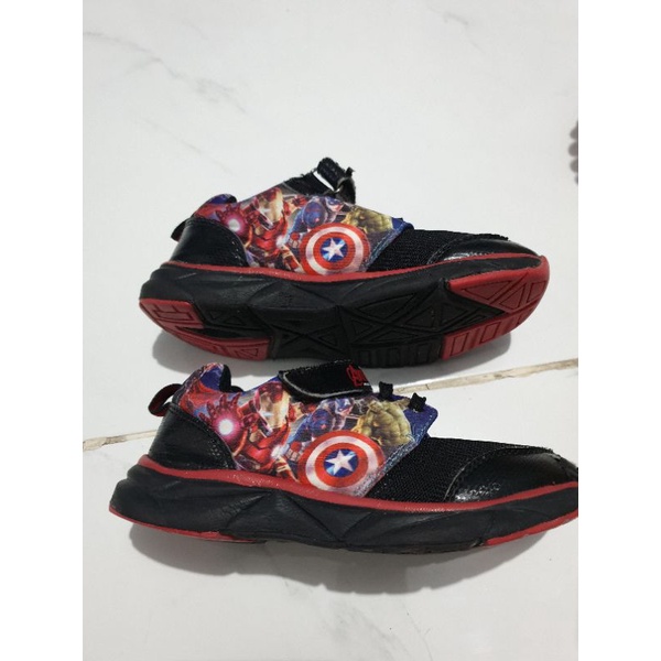 Preloved Sepatu Anak Marvel avengers original. sepatu anak bekas