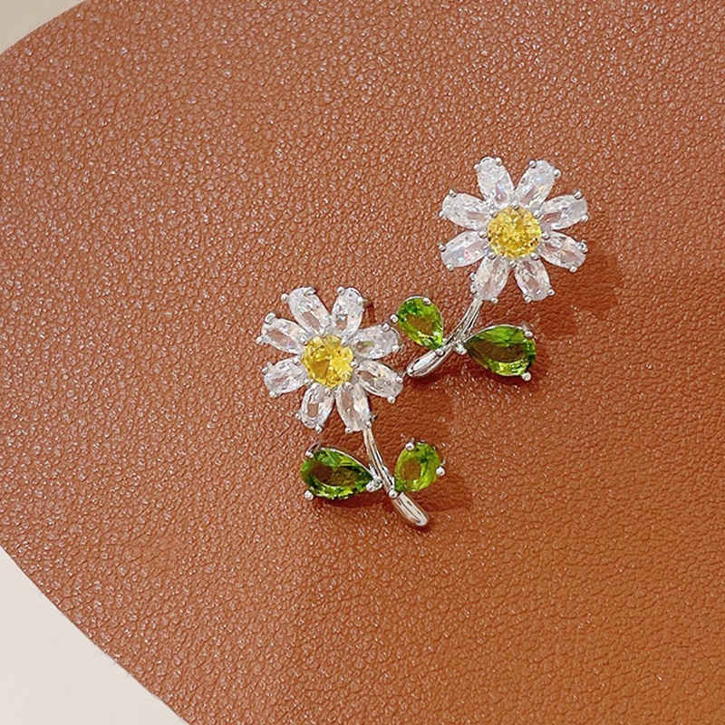 Anting Tusuk Motif Bunga Kuning Lucu Simple Ala Korea Untuk Wanita