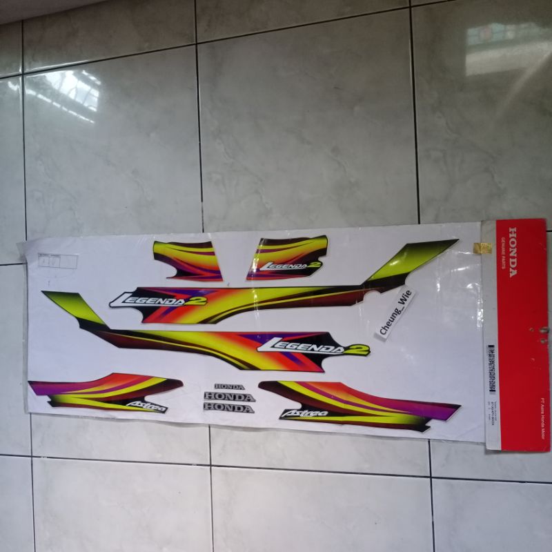 871X0KFVB50ZA Lis Body - Stiker Striping Honda Astrea Legenda 2 Hitam Black Red Asli ori AHM