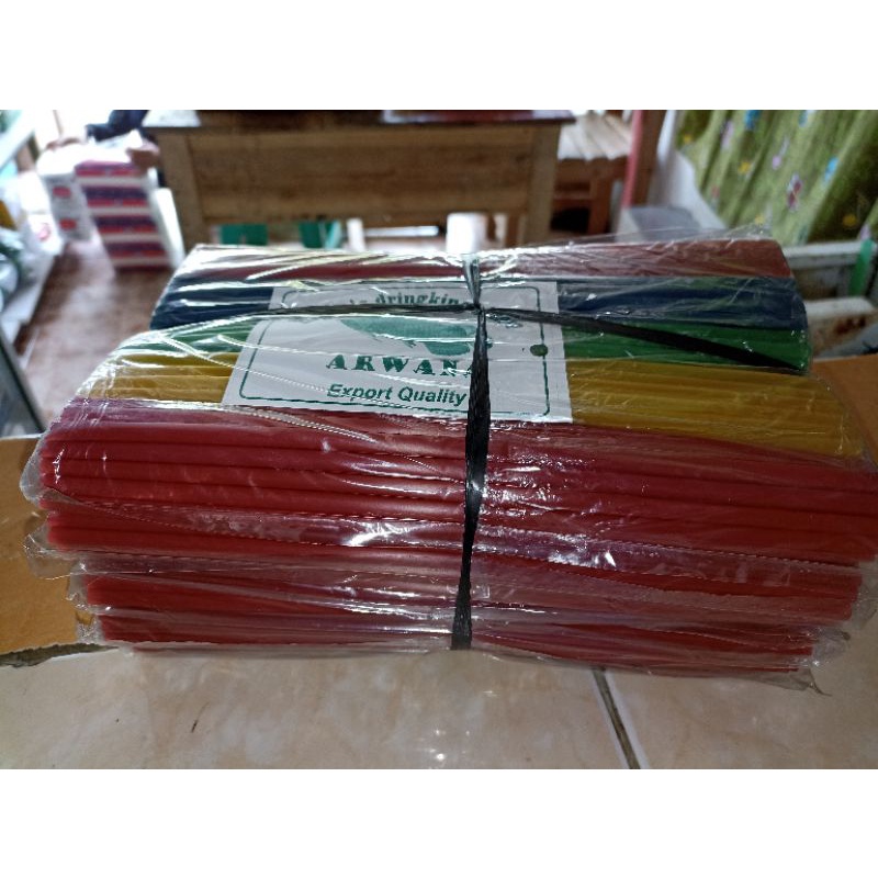 sedotan plastik warna
