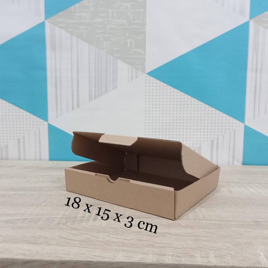 

Kardus 18 x 15 x 3 cm....Die Cut kotak aksesoris dll