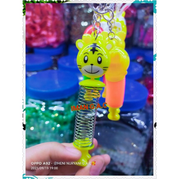 Gantungan kunci springdoll, souvenir , gantungan kunci kalakter