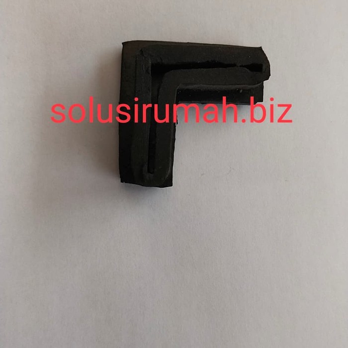 KARET RAK SIKU BESI L ALAS KAKI 3 CM 30 MM 3CM 30MM 1PCS hitam rubber