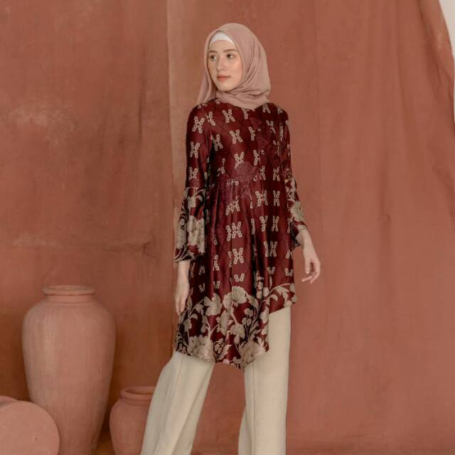 Flores tunic wearing klamby