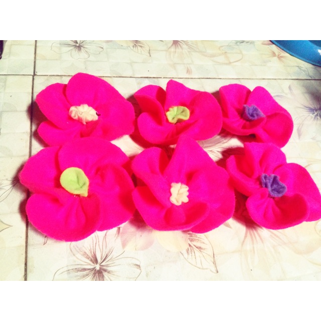 Bros bunga Ros dari kain flanel