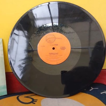 Vinyl / Piringan Hitam 12 inch (Untuk Dekorasi)