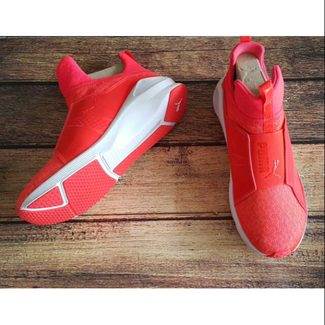 ORIGINAL PUMA Fierce Sepatu Olahraga Wanita Sneakers Training / Zumba Red Blast