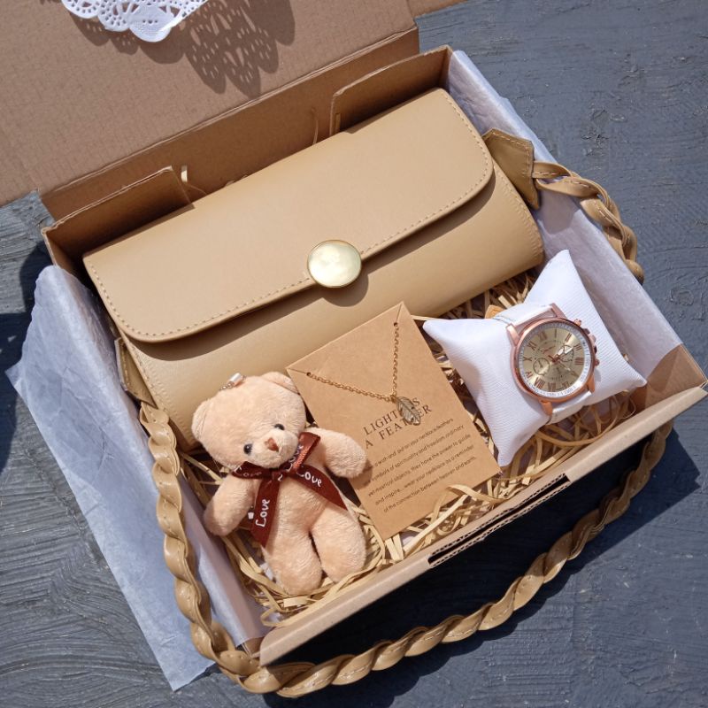 

Hampers kado ulang tahun cewek pacar sahabat giftbox wisuda birthday valentine ultah anniversary graduation valentine isi tas boneka jam tangan kalung