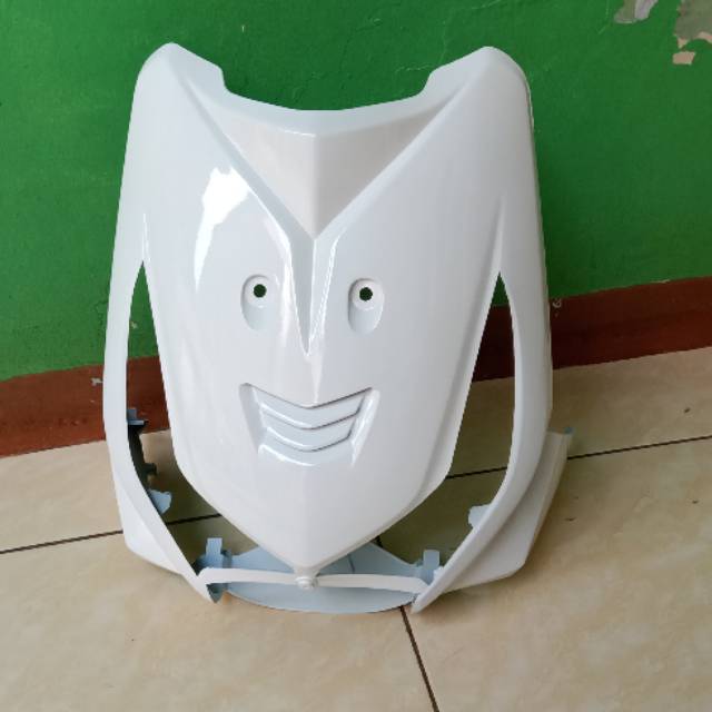 Tameng depan Beat karbu putih