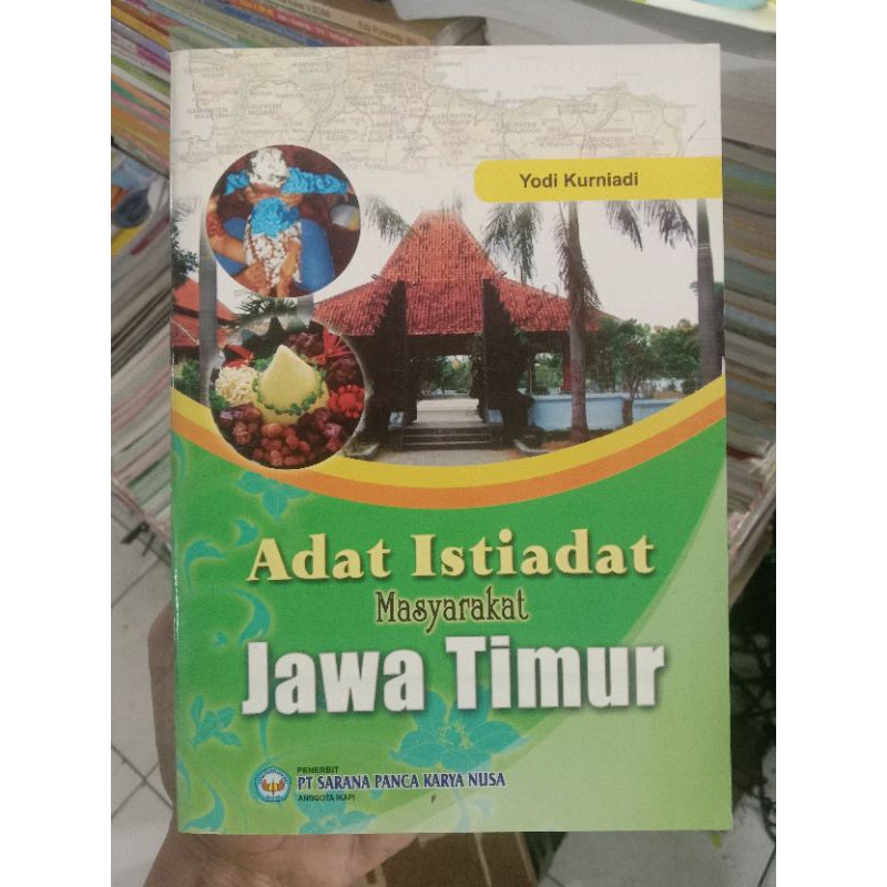 Adat Istiadat Masyarakat Jawa Timur.