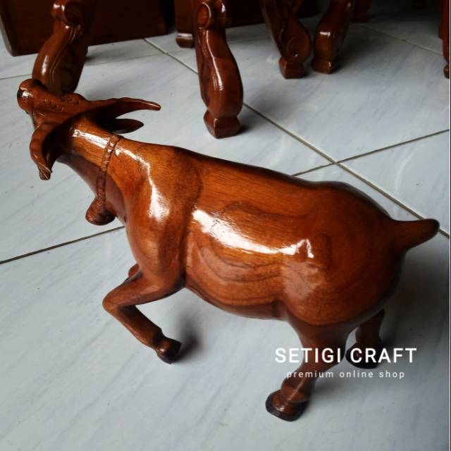 Patung Kerbau Kayu Jati
