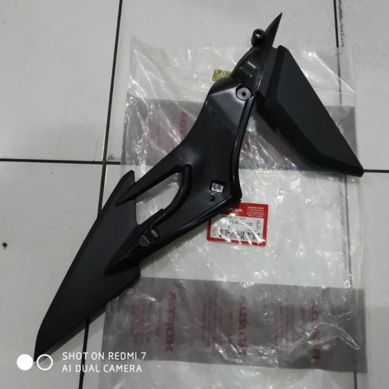 Shroud R Inner 50280-K15-920 Cover Sayap Tangki Dalam Kanan Hitam Honda CB150 R CB 150 R LED 2016