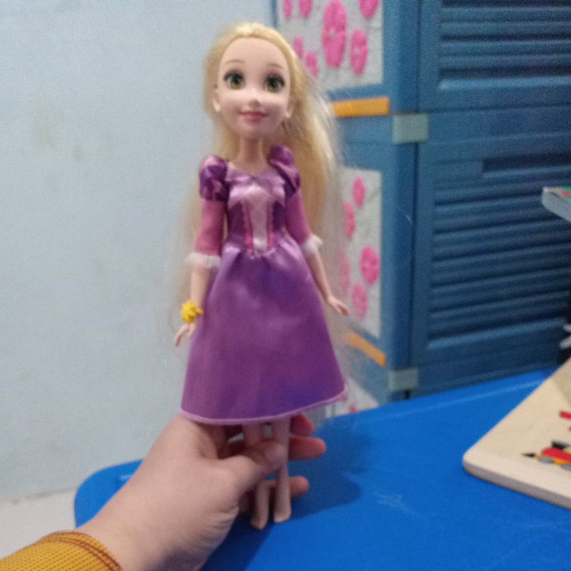 Preloved boneka rapunzell disney
