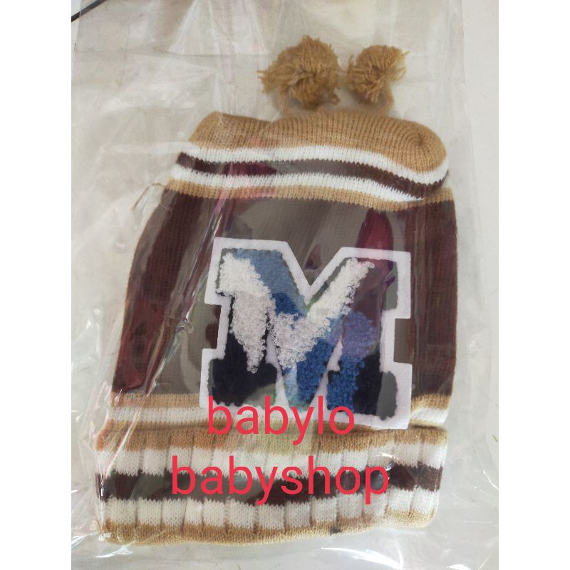 topi anak huruf M rajut