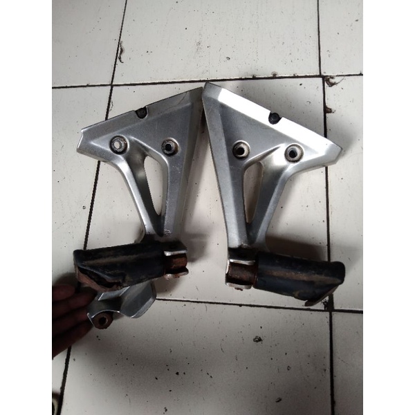 Bustep fosstep Belakang injekan Honda Blade New / ORIGINAL COPOTAN