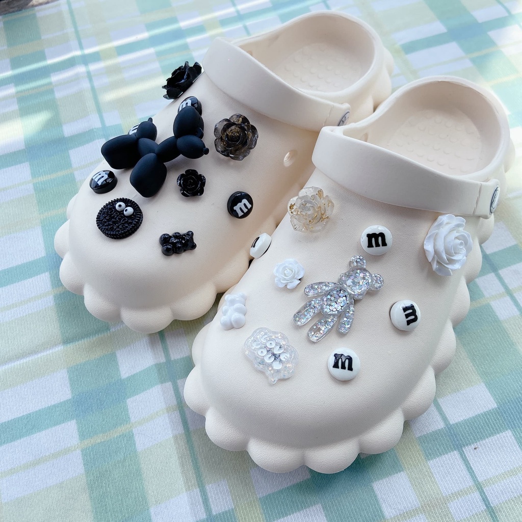 @shinydiy 20 pcs jibbitz crocs Charms KAWS Dan Balon Anjing Untuk Dekorasi Sepatu【asesoris wanita｜crocs jibbitz】