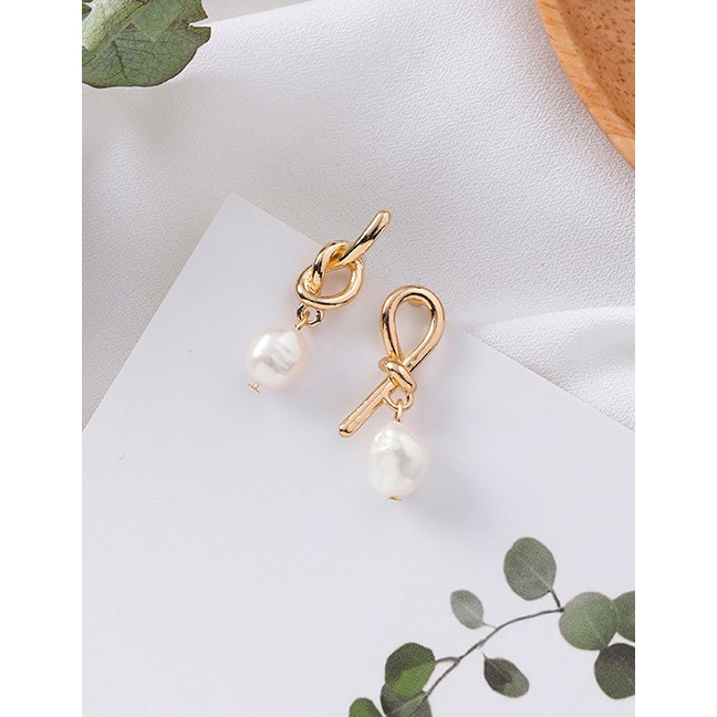 LRC Anting Tusuk Fashion Gold 925 Silver Stud Metal Knot Asymmetric Pearl Earrings F29130